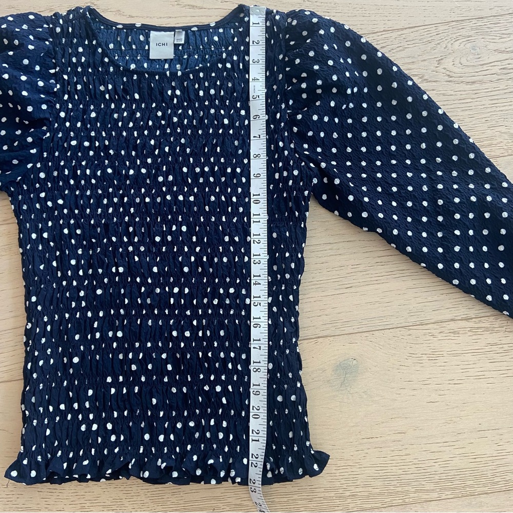 ICHI Danish Polka Dot Blouse Navy White Ruched Puff Sleeve Size 4 EUC - Picture 9 of 9